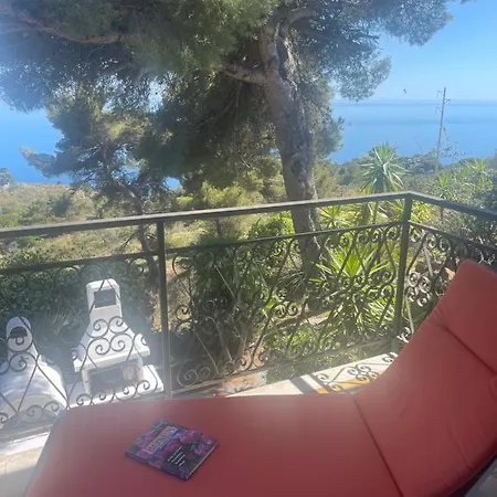 Lilli Villa